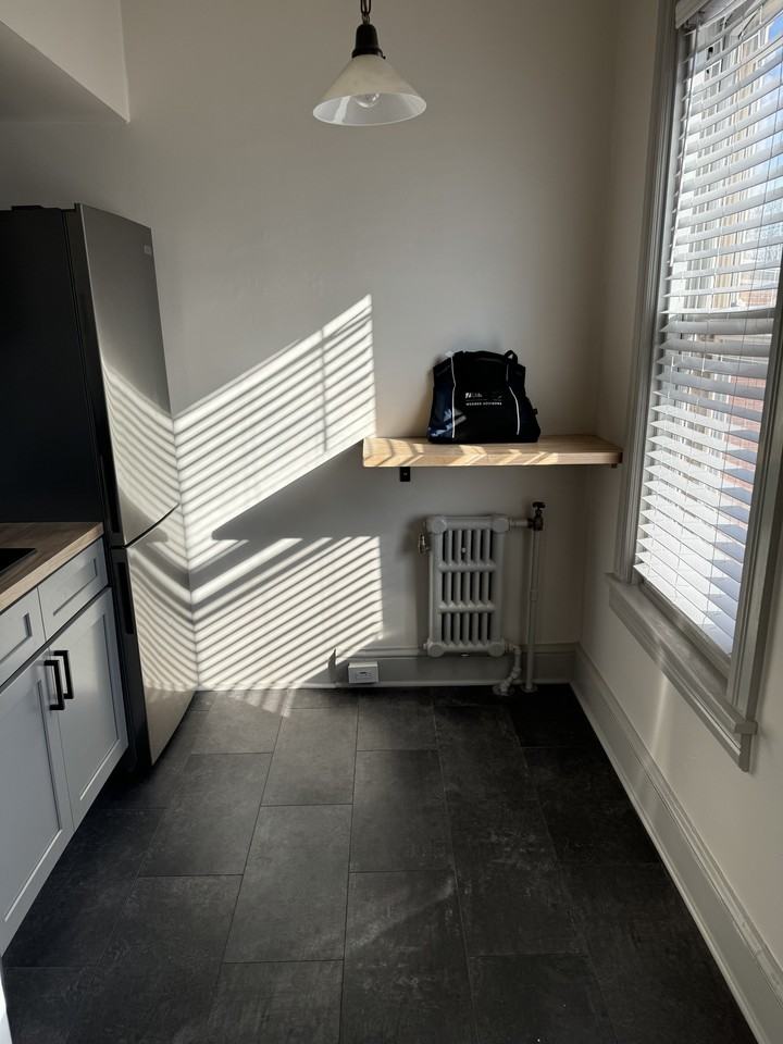 351 W Orange St #3 - Photo 2 of 6