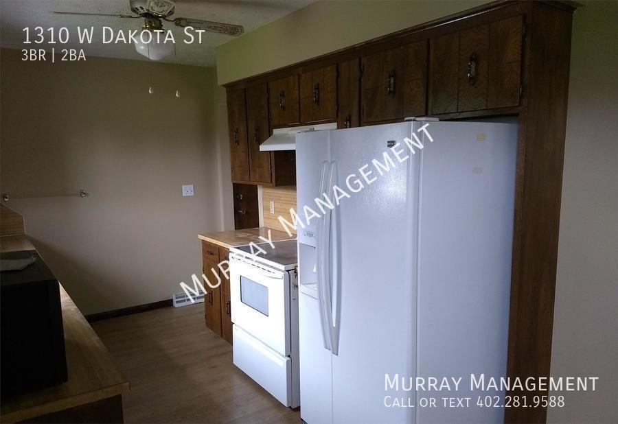 1310 W Dakota St - Photo 3 of 10