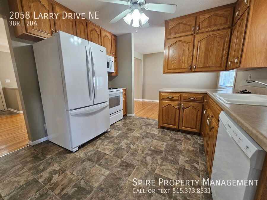 2058 Larry Dr Ne - Photo 2 of 16