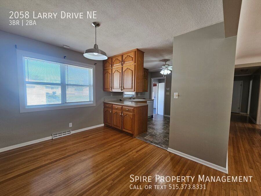 2058 Larry Dr Ne - Photo 3 of 16