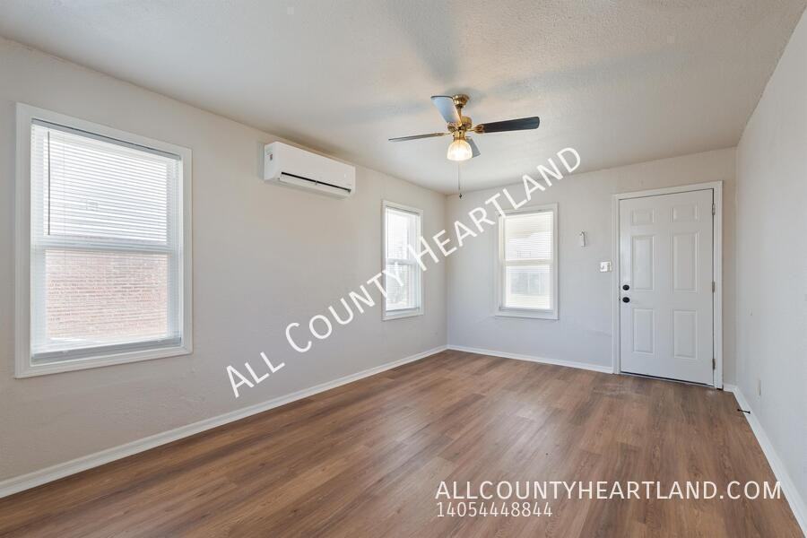 533 E Boeing Dr - Photo 2 of 9