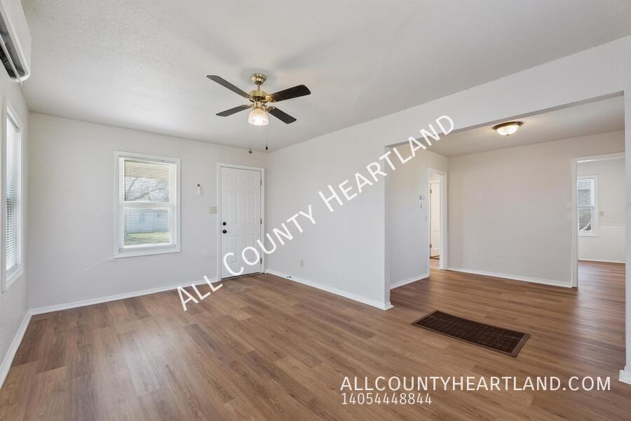 533 E Boeing Dr - Photo 3 of 9