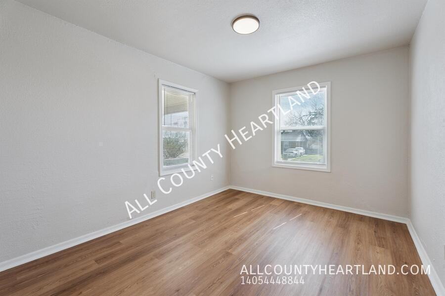 533 E Boeing Dr - Photo 6 of 9