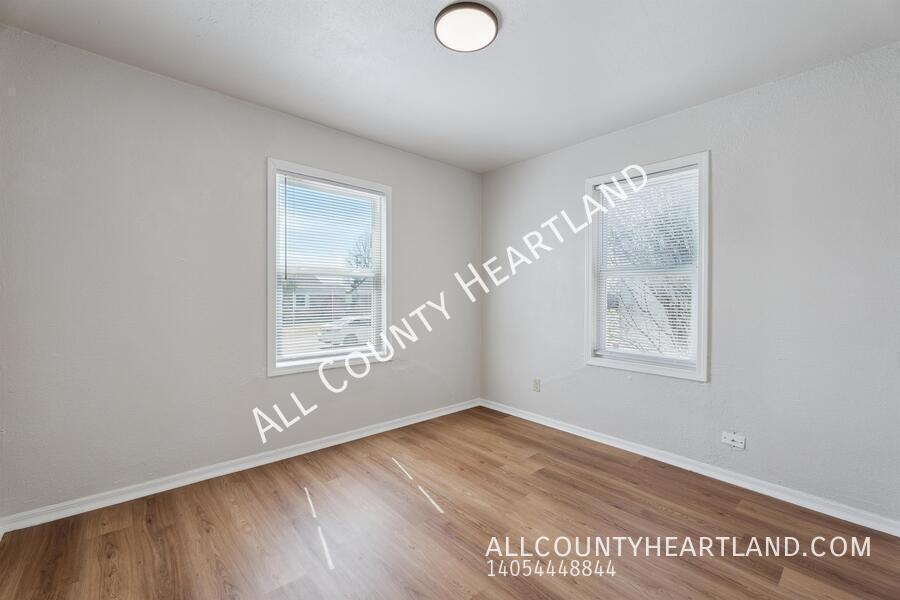 533 E Boeing Dr - Photo 7 of 9