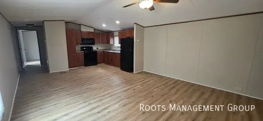 433 Linda Dr #305 - Photo 2 of 11