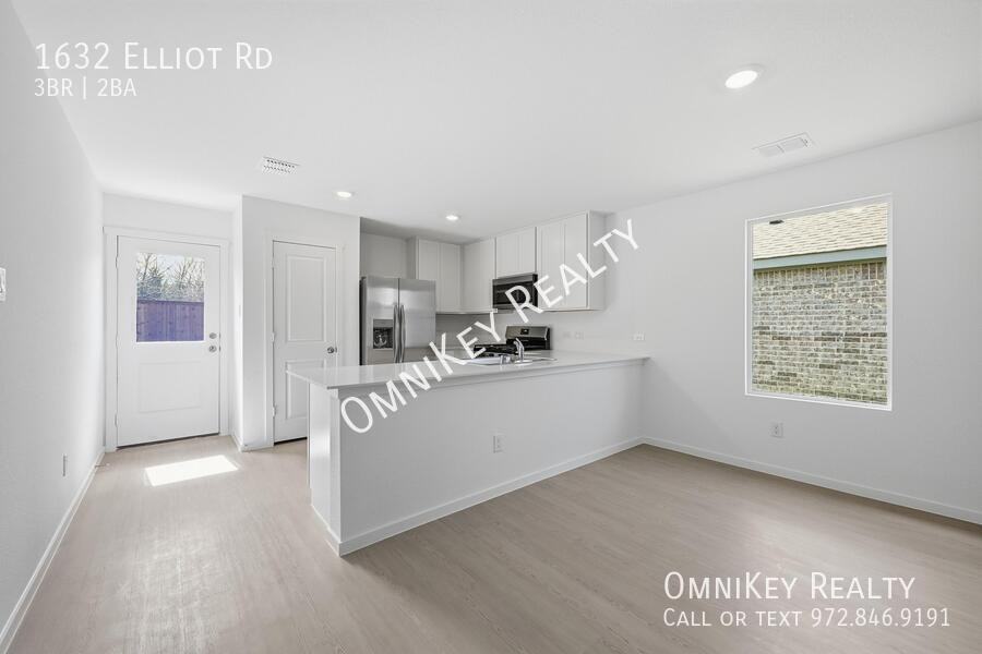 1632 Elliot Rd - Photo 2 of 17