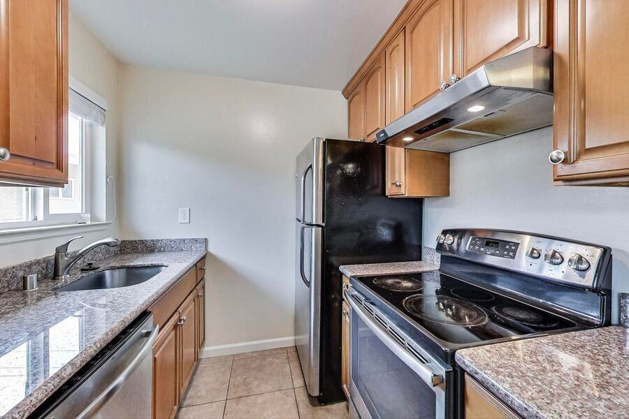 1758 S Grant St #03 - Photo 4 of 23