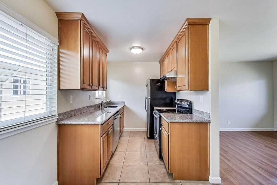 1758 S Grant St #03 - Photo 5 of 23