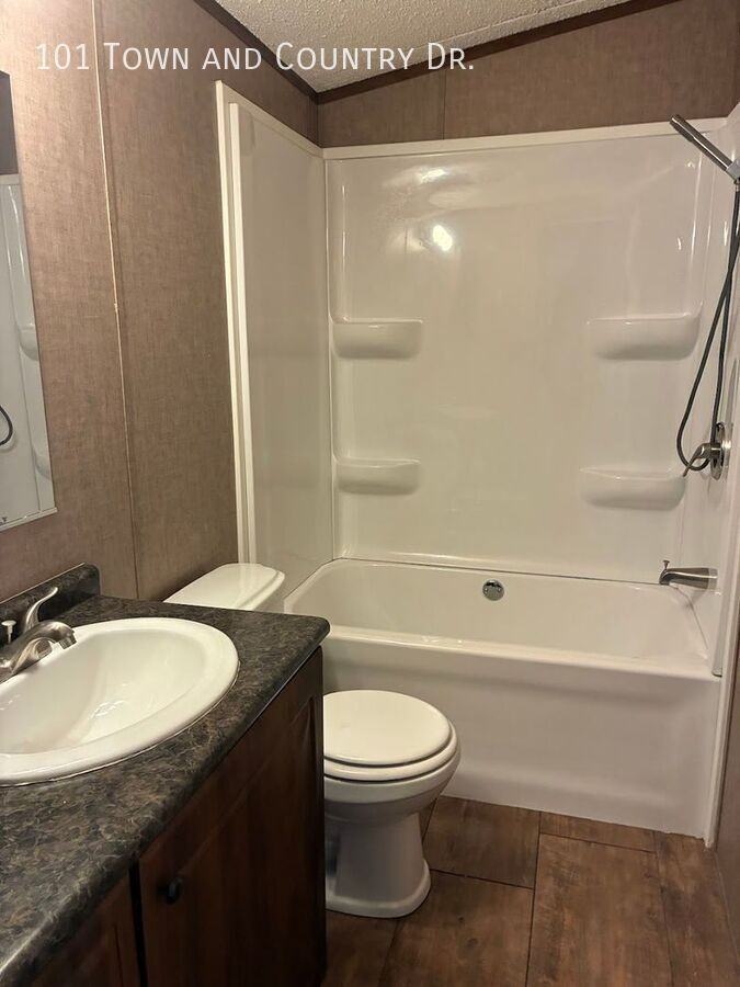 101 Town And Country Dr - Photo 3 of 5