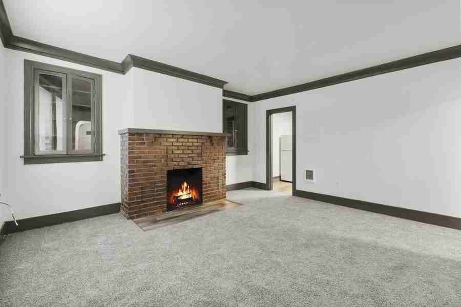 16 N Broadway #25