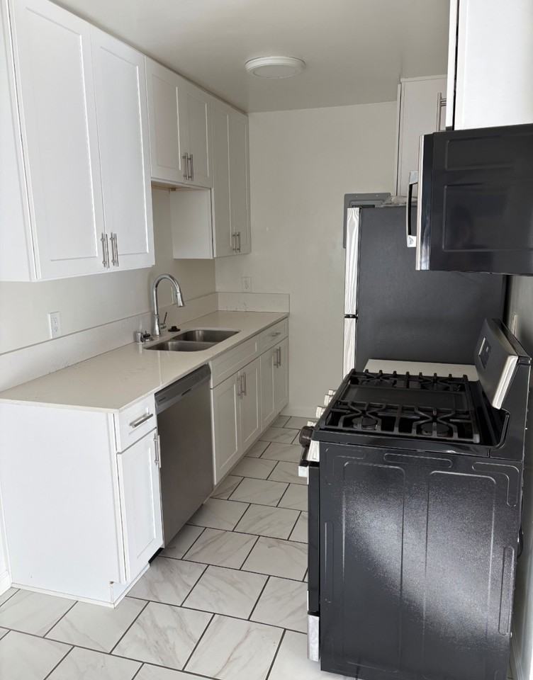 469 West Windsor Road - Photo 6 of 10