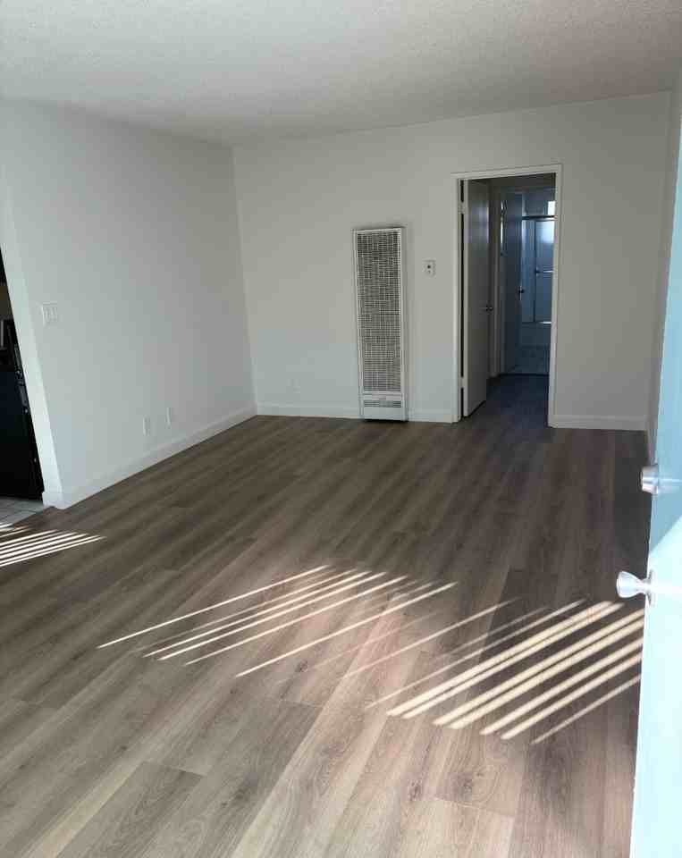 469 West Windsor Road - Photo 7 of 10