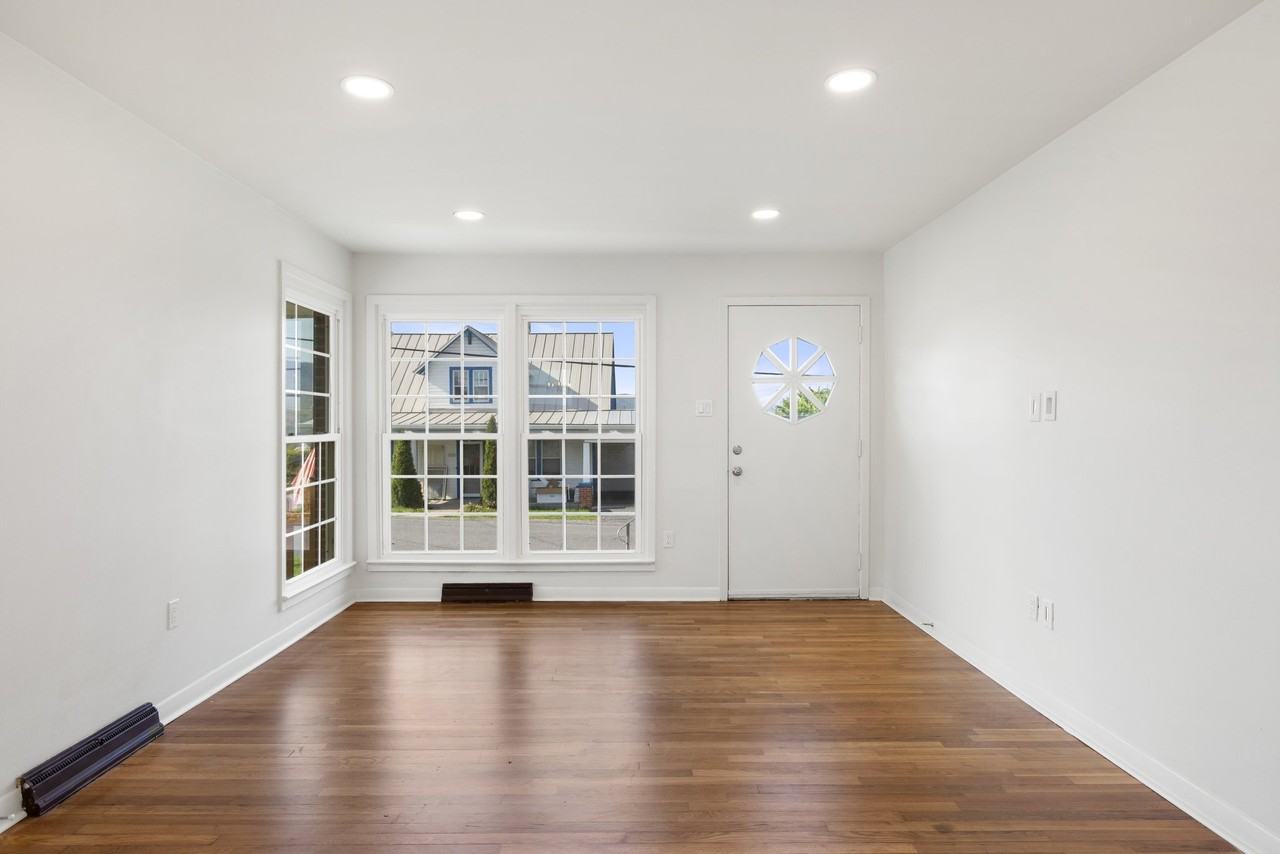 389 Thompson St - Photo 2 of 47