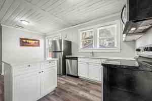 featured image of 256 Vernis Ave