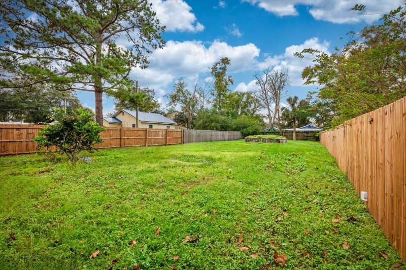 256 Vernis Ave - Photo 5 of 25