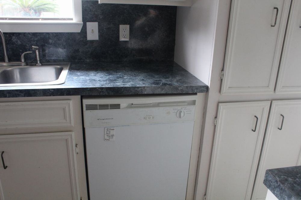 9095 McLean St - Photo 2 of 23