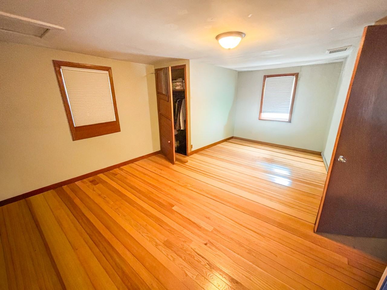 11 Livingstone Ave - Photo 4 of 8