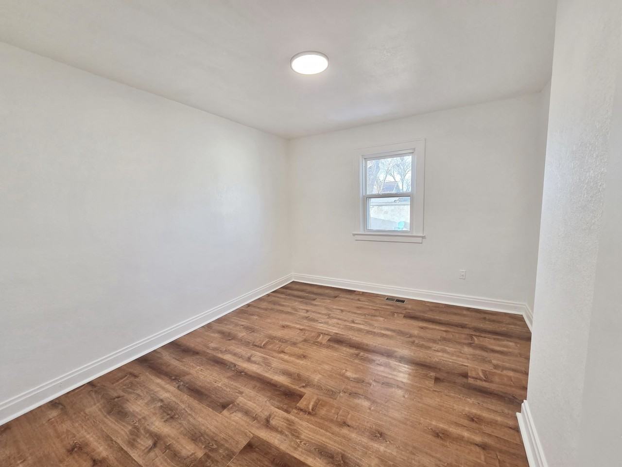 433 E Bridge St #435 - Photo 4 of 9