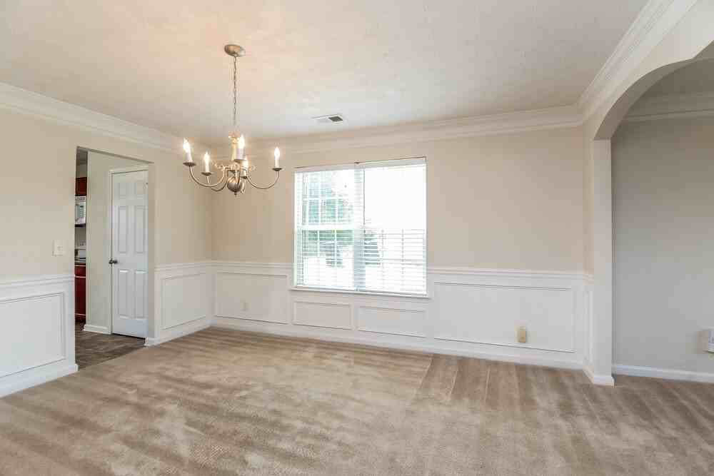 331 Cobblestone Ct - Photo 7 of 17