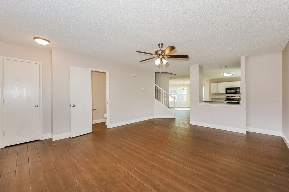 365 Blairwood Dr - Photo 5 of 17