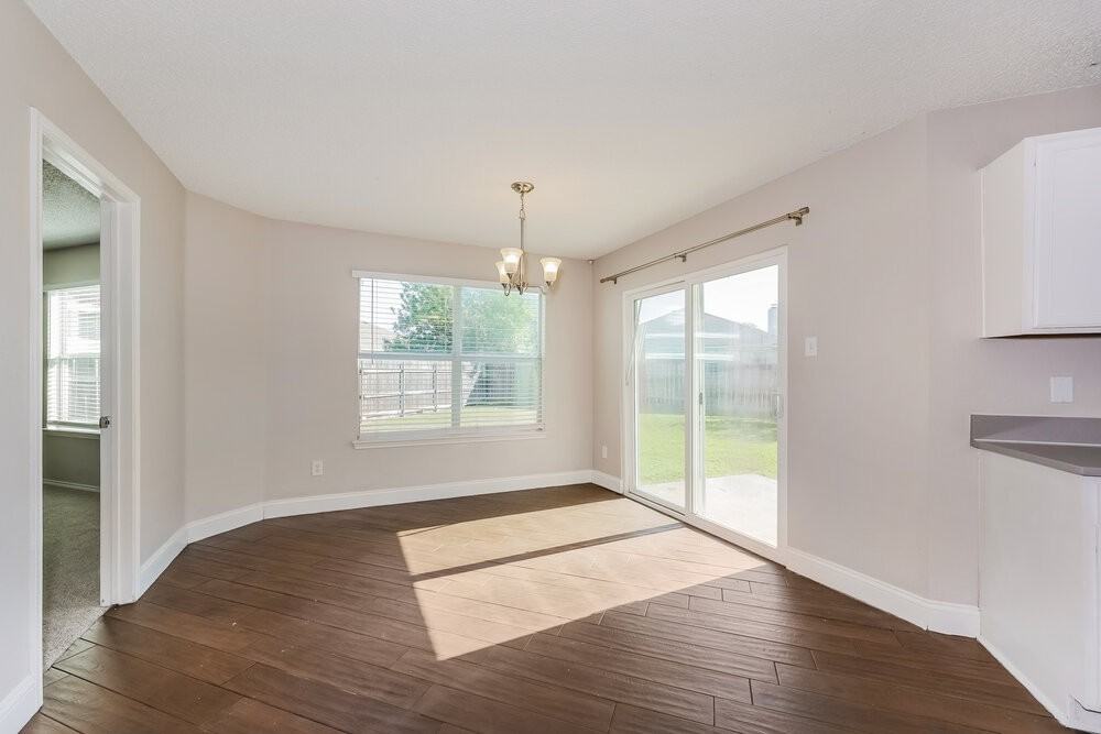 365 Blairwood Dr - Photo 6 of 17