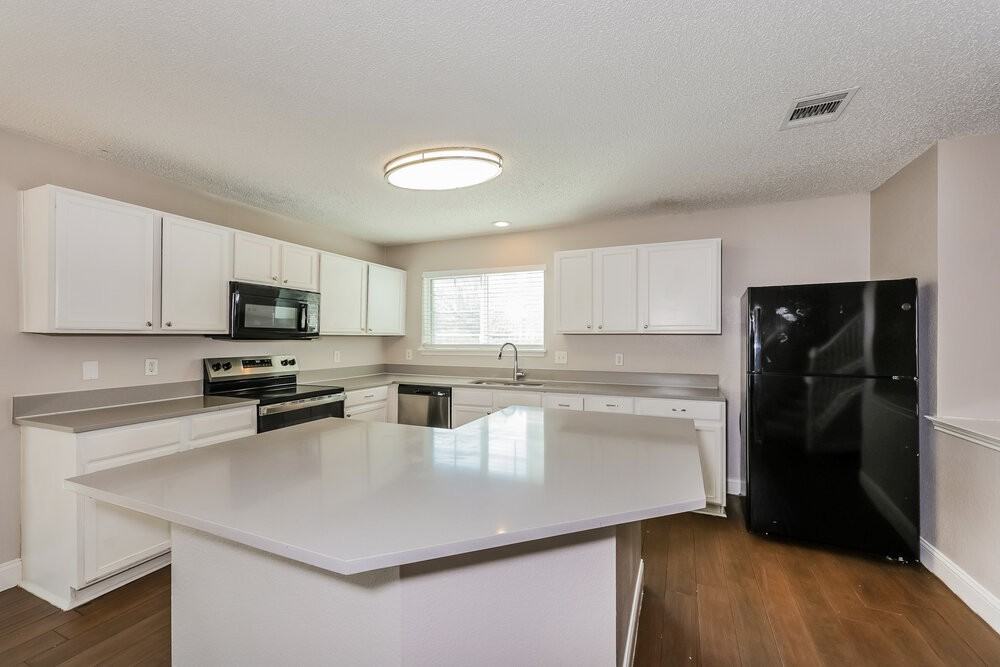 365 Blairwood Dr - Photo 7 of 17