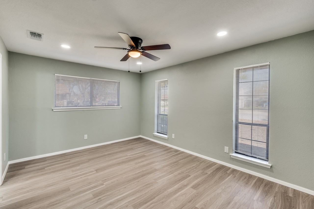 2712 Chebi Ln - Photo 4 of 8