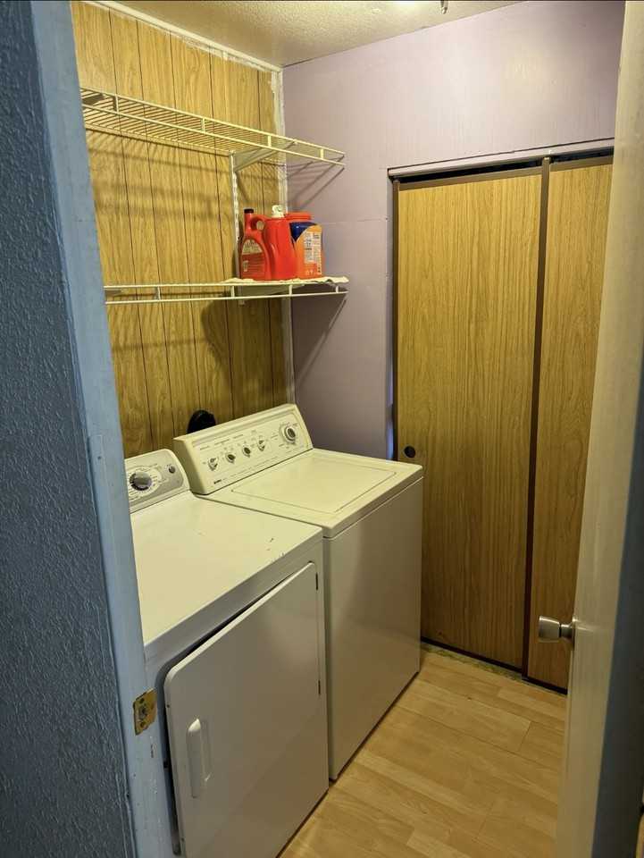 951 N Auburn Ave #5 - Photo 5 of 5