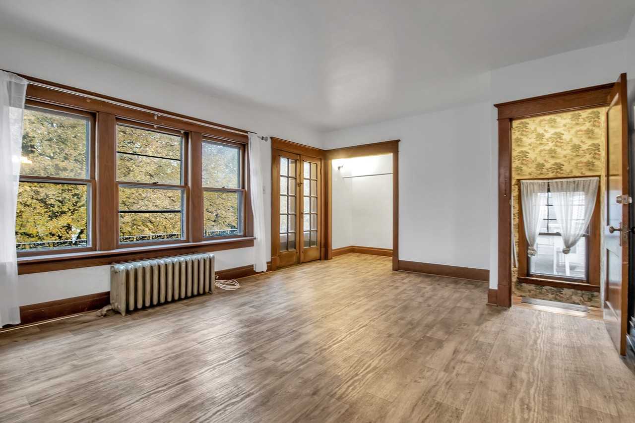 79 Ideal St - Photo 2 of 9