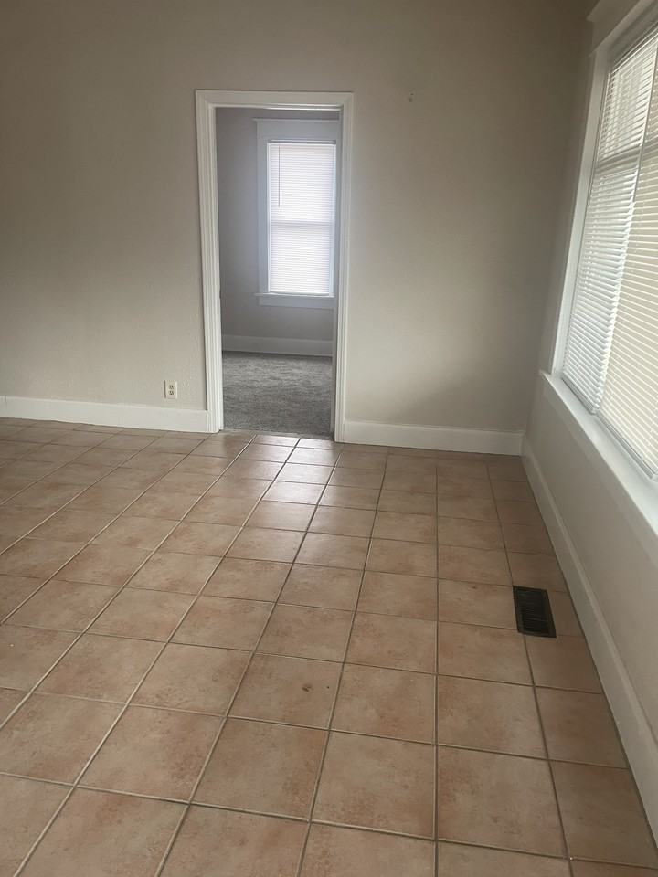 1839 Ervay Ave - Photo 2 of 13