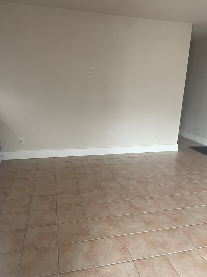 1839 Ervay Ave - Photo 3 of 13