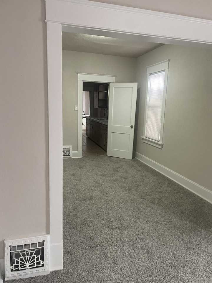 1839 Ervay Ave - Photo 4 of 13