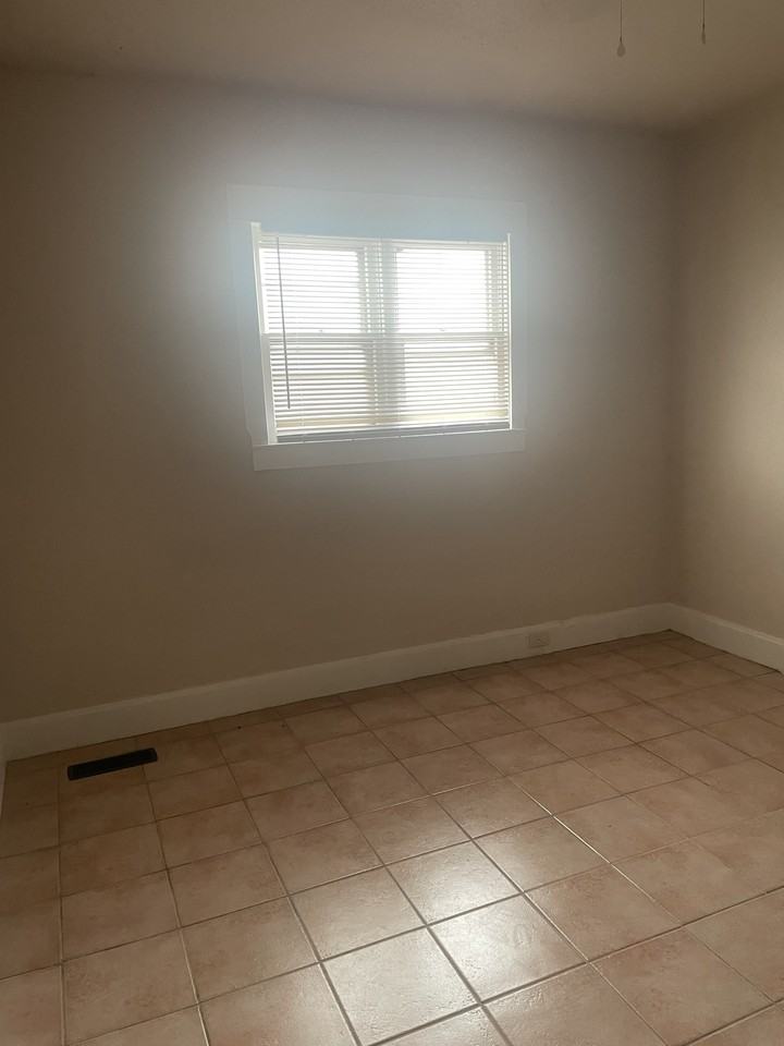 1839 Ervay Ave - Photo 6 of 13