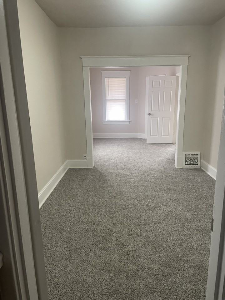 1839 Ervay Ave - Photo 7 of 13