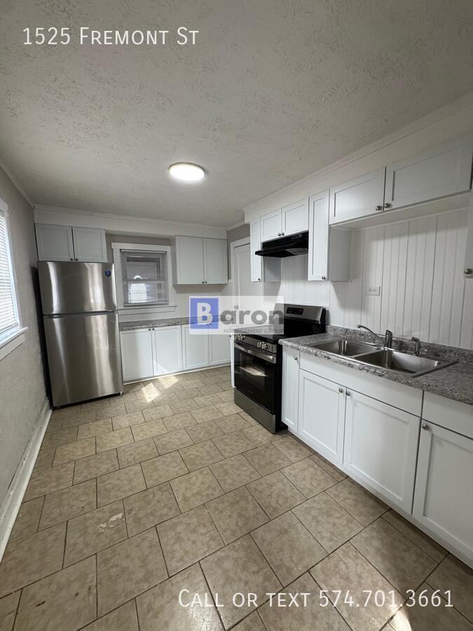 1525 Fremont St - Photo 5 of 9