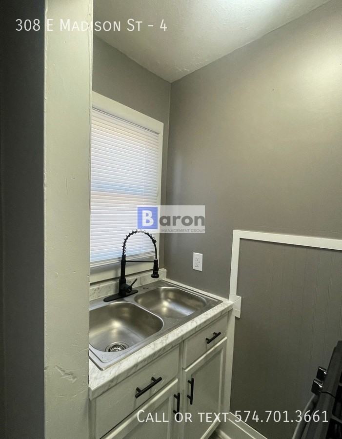 308 E Madison St #4 - Photo 2 of 5