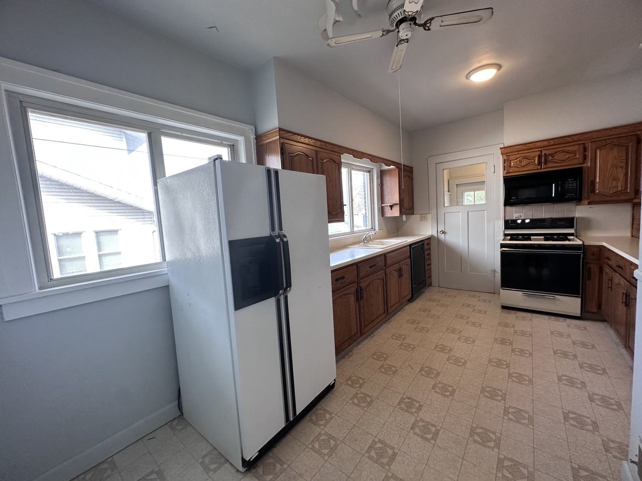 205 W Winter Ave #E - Photo 2 of 19