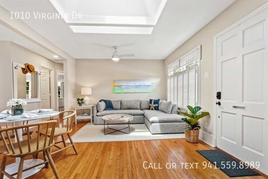 1010 Virginia Dr - Photo 4 of 36