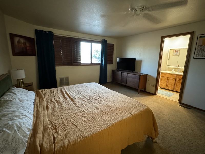 550 N Weaver Ave - Photo 3 of 12