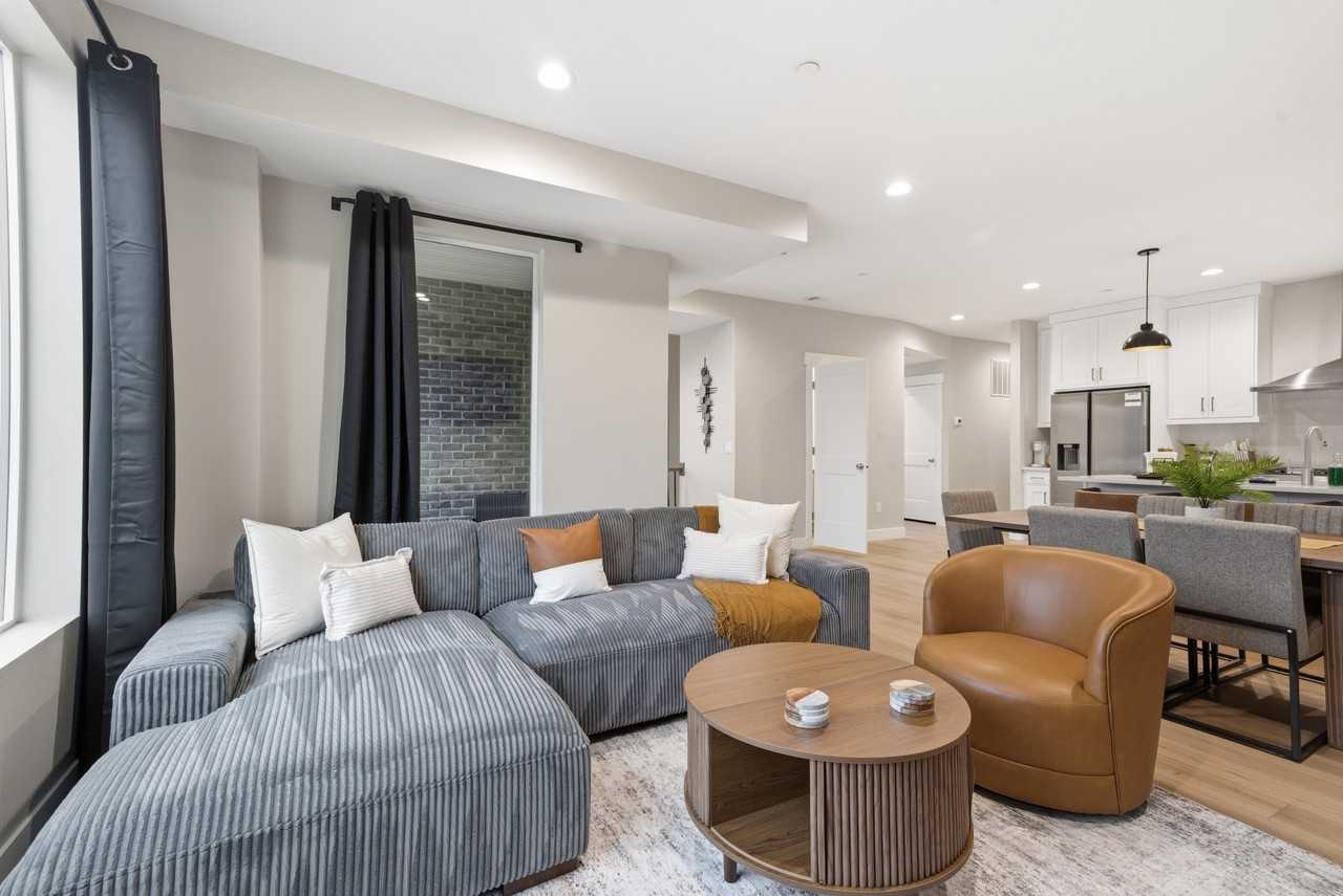 1562 E St #107 - Photo 3 of 13