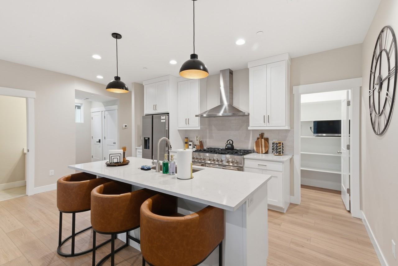 1562 E St #107 - Photo 5 of 13