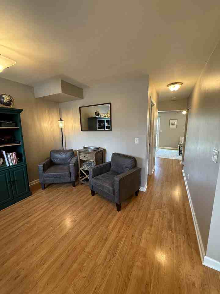 7S478 Lynn Dr - Photo 3 of 17