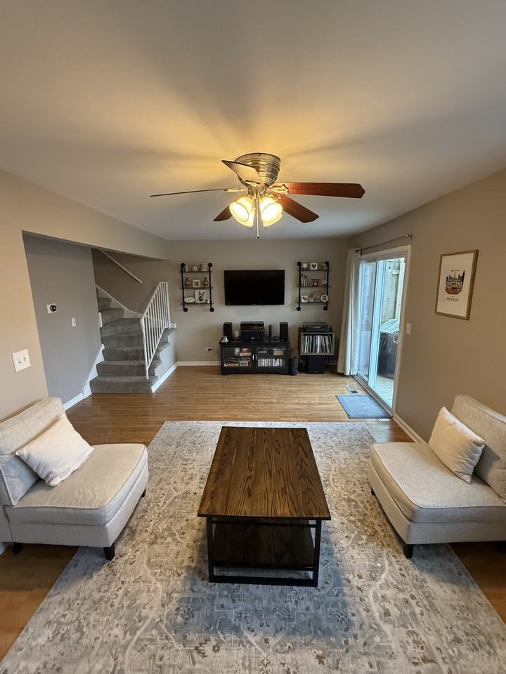 7S478 Lynn Dr - Photo 4 of 17