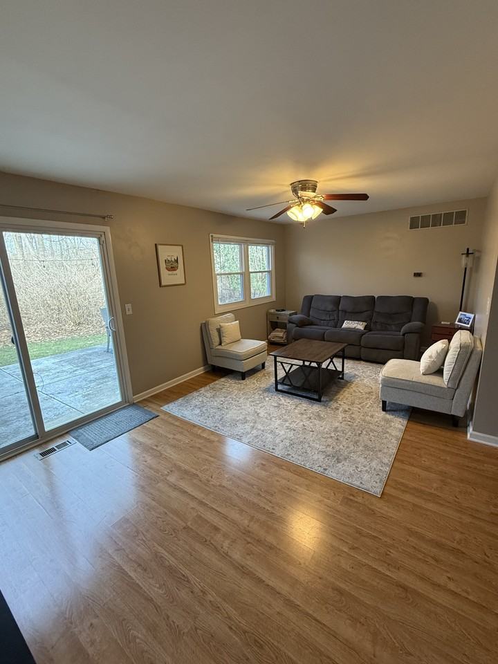 7S478 Lynn Dr - Photo 5 of 17