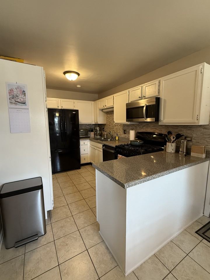 7S478 Lynn Dr - Photo 7 of 17