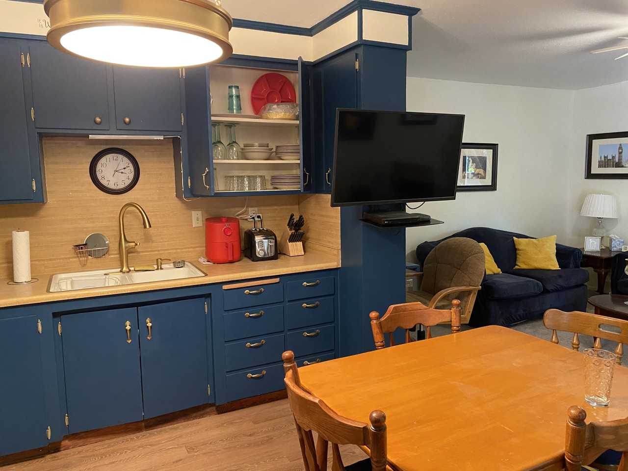 4040 Saint Patricks Ave - Photo 6 of 20