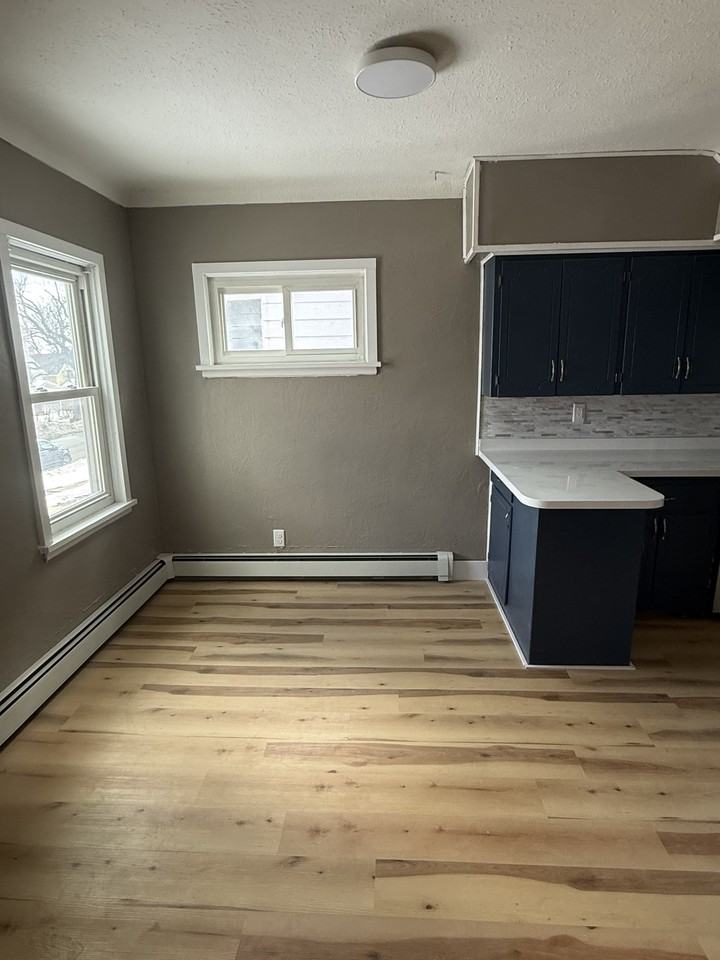 4333 W 8th St - Photo 5 of 20