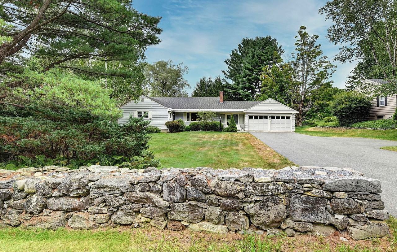 21 Valentine Rd - Photo 2 of 16