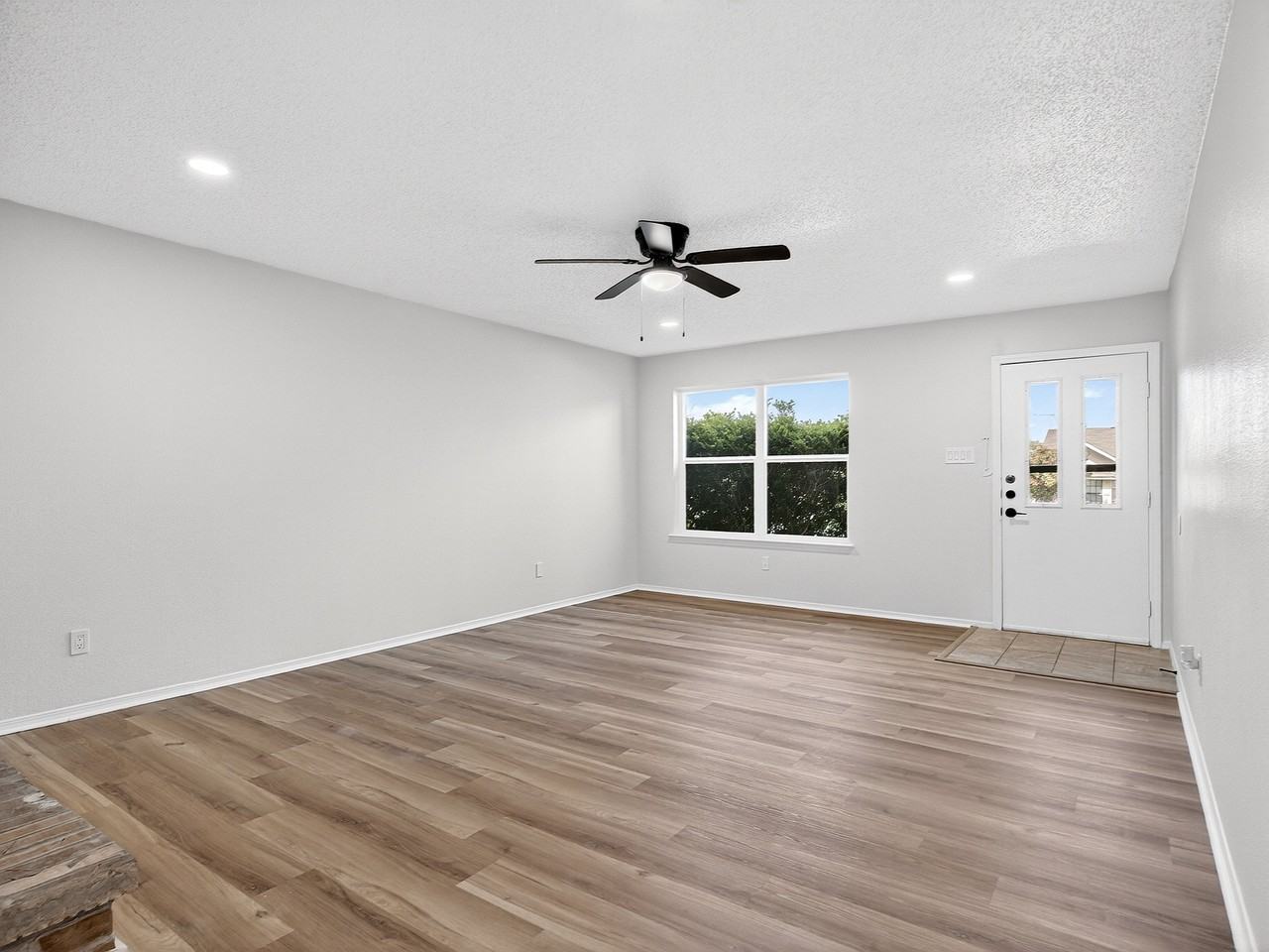 3808 Glover Dr - Photo 4 of 20