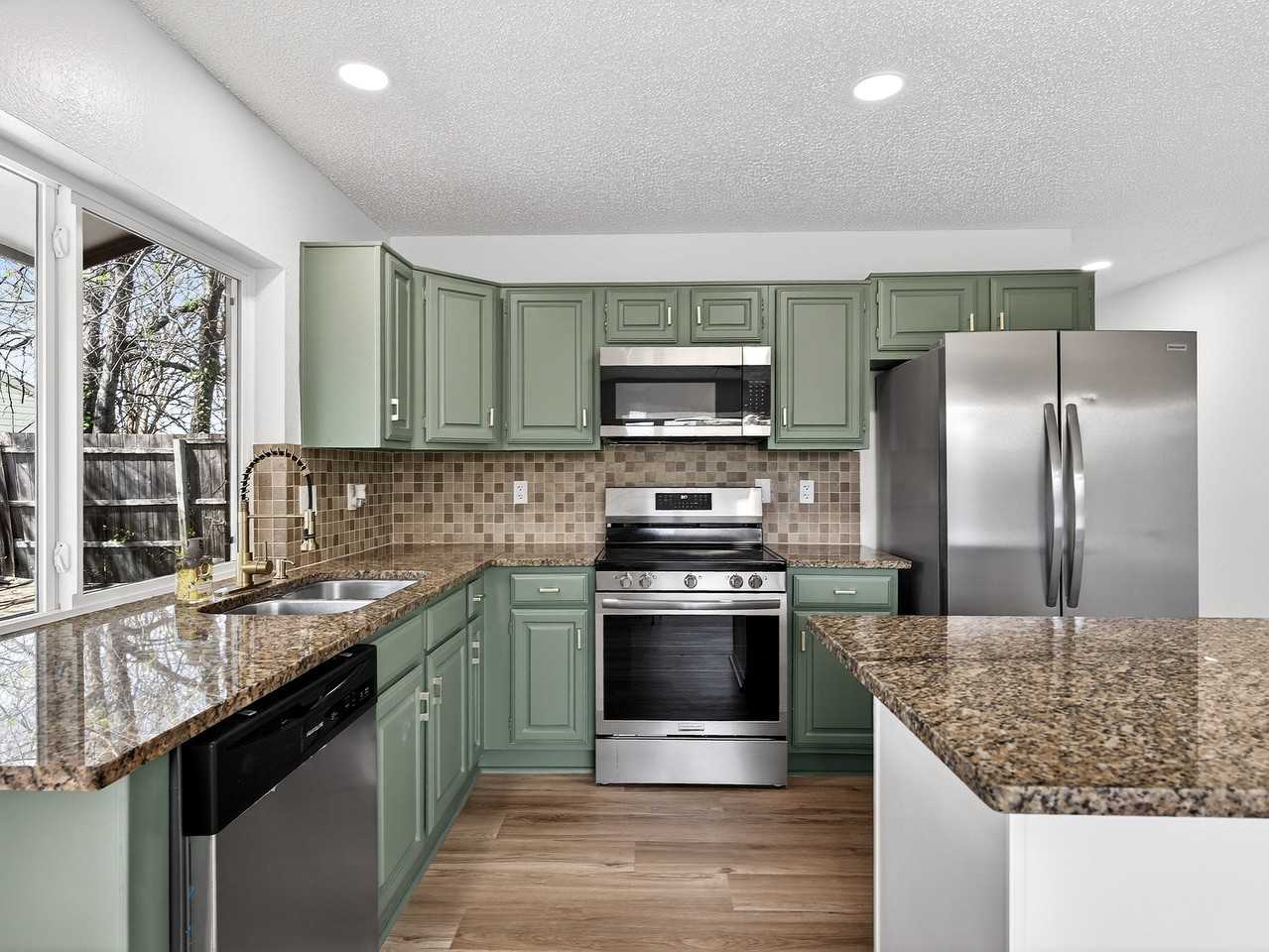 3808 Glover Dr - Photo 3 of 19